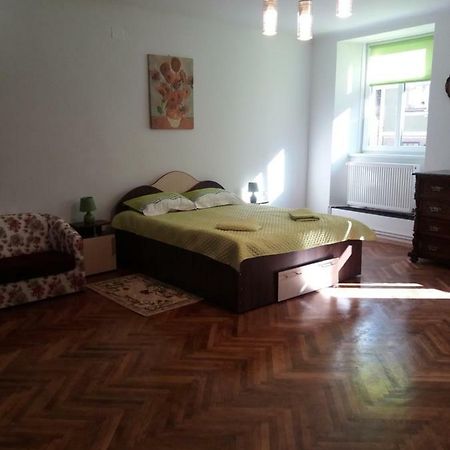 Charming Downtown Studio Brasov Exterior photo